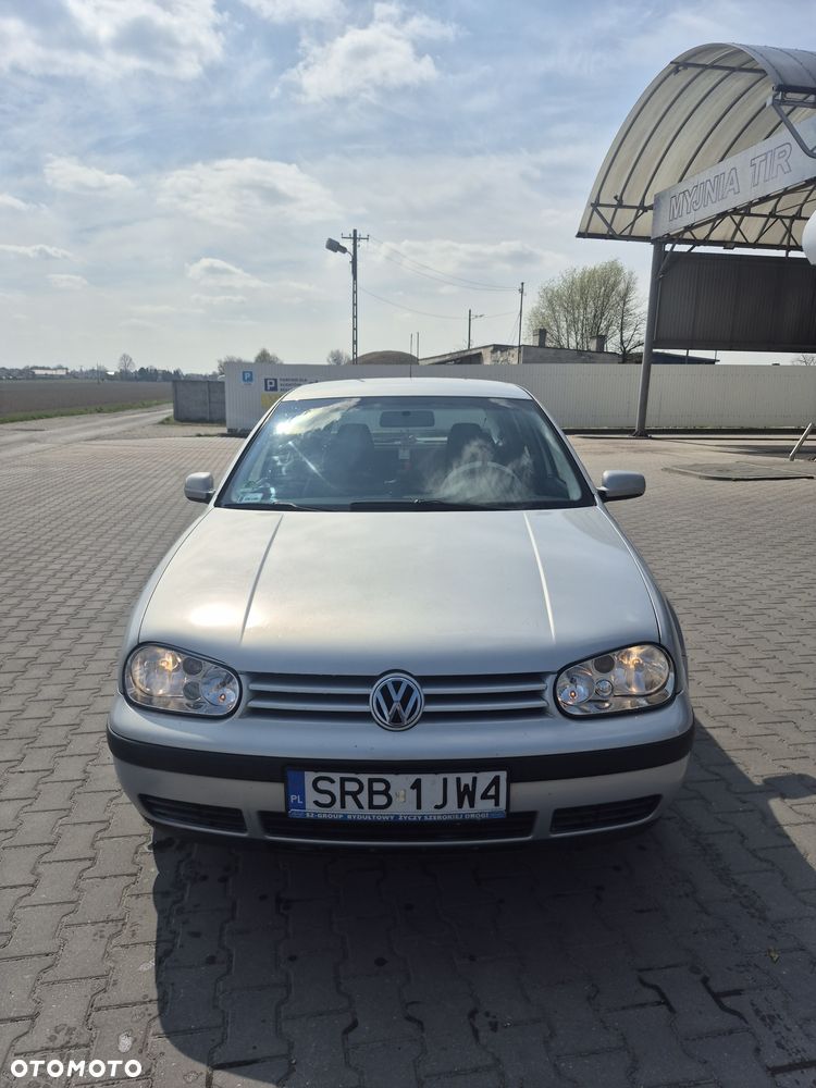 Volkswagen Golf - 1