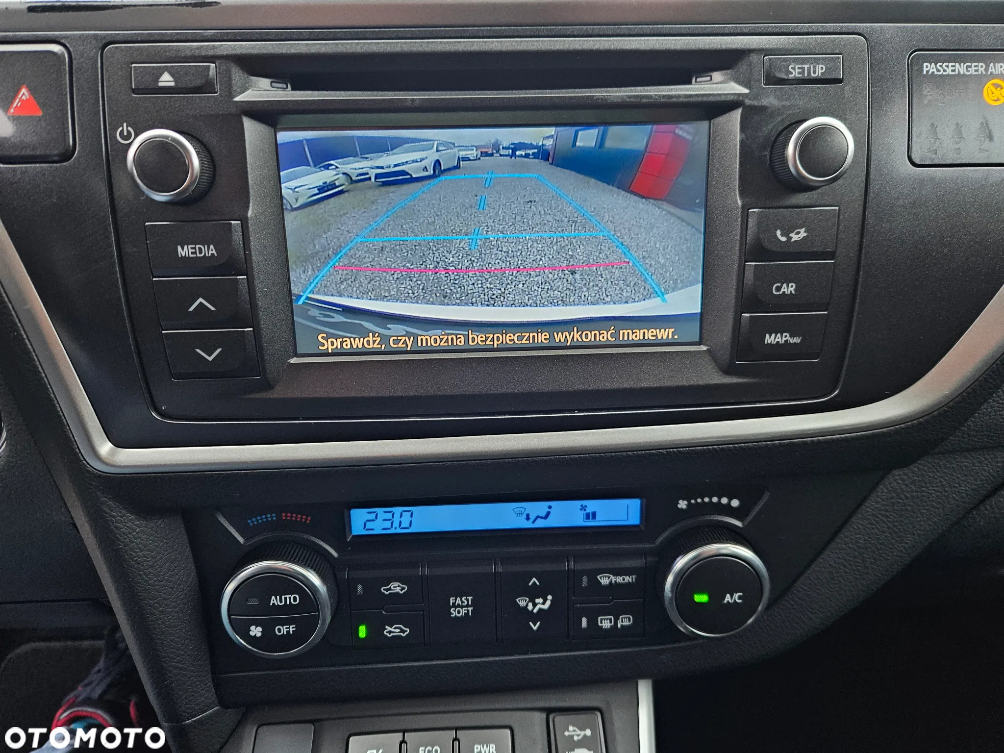 Toyota Auris Hybrid 135 Dynamic - 12