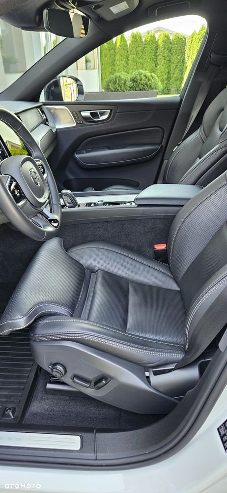 Volvo XC 60 B4 B R-Design - 34