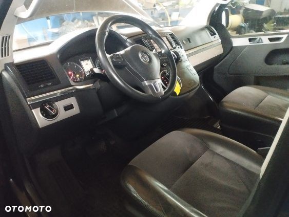 Volkswagen Multivan - 12