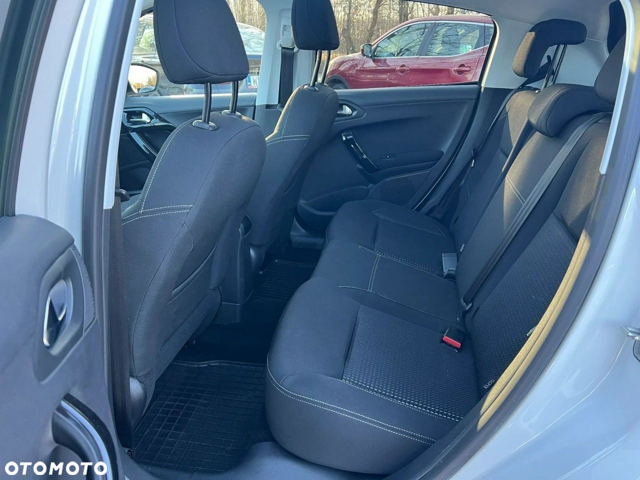 Peugeot 208 1.2 PureTech GPF Allure S&S EAT6 - 10