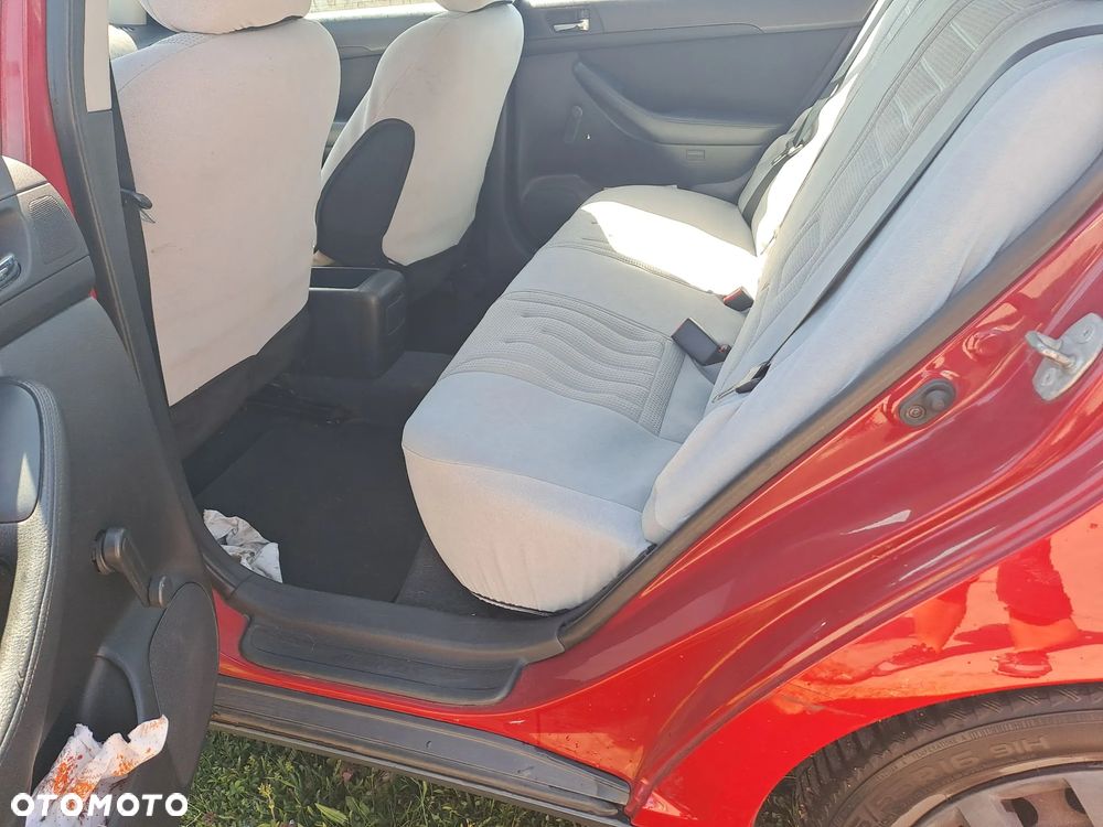 Toyota Avensis - 5