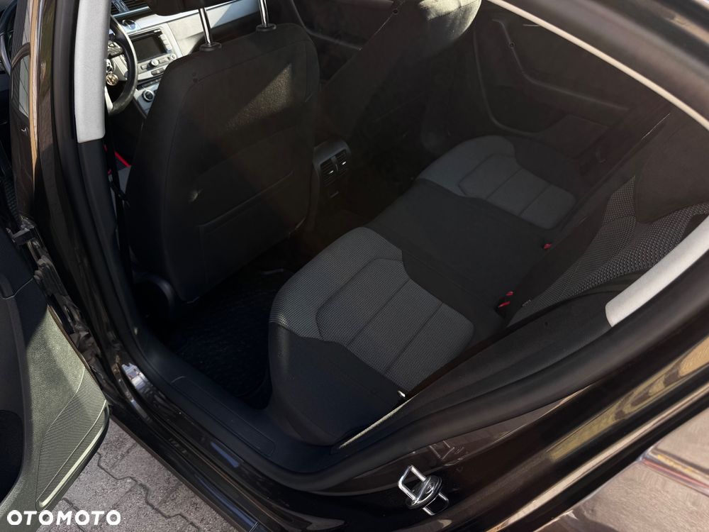 Volkswagen Passat 2.0 TDI Comfortline DSG - 30