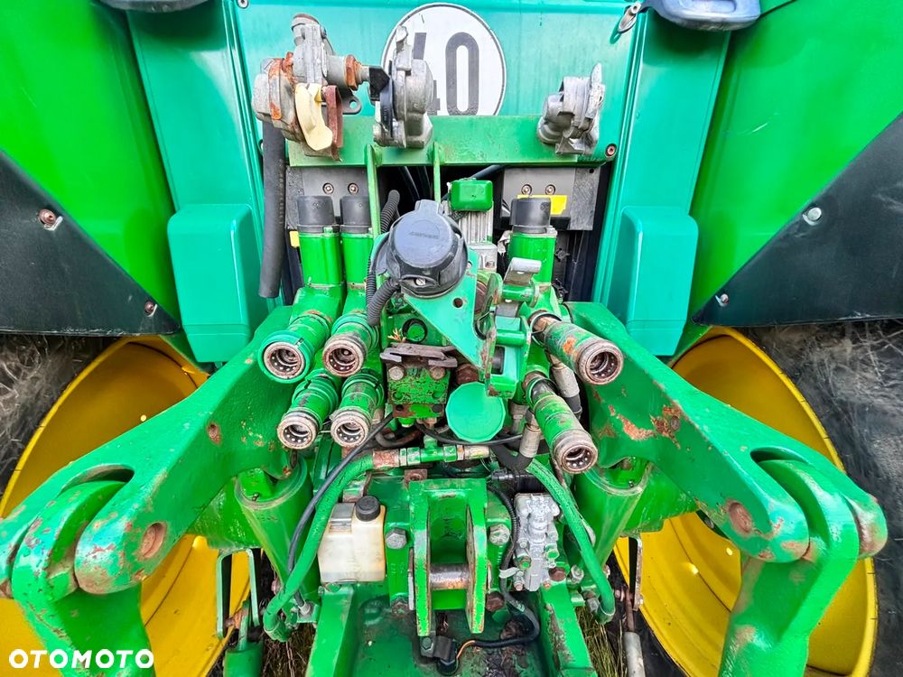 John Deere - 8