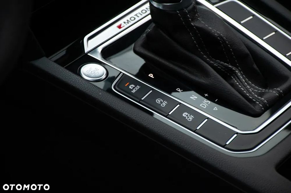 Volkswagen Passat 2.0 TDI SCR 4Motion DDG Highline - 23