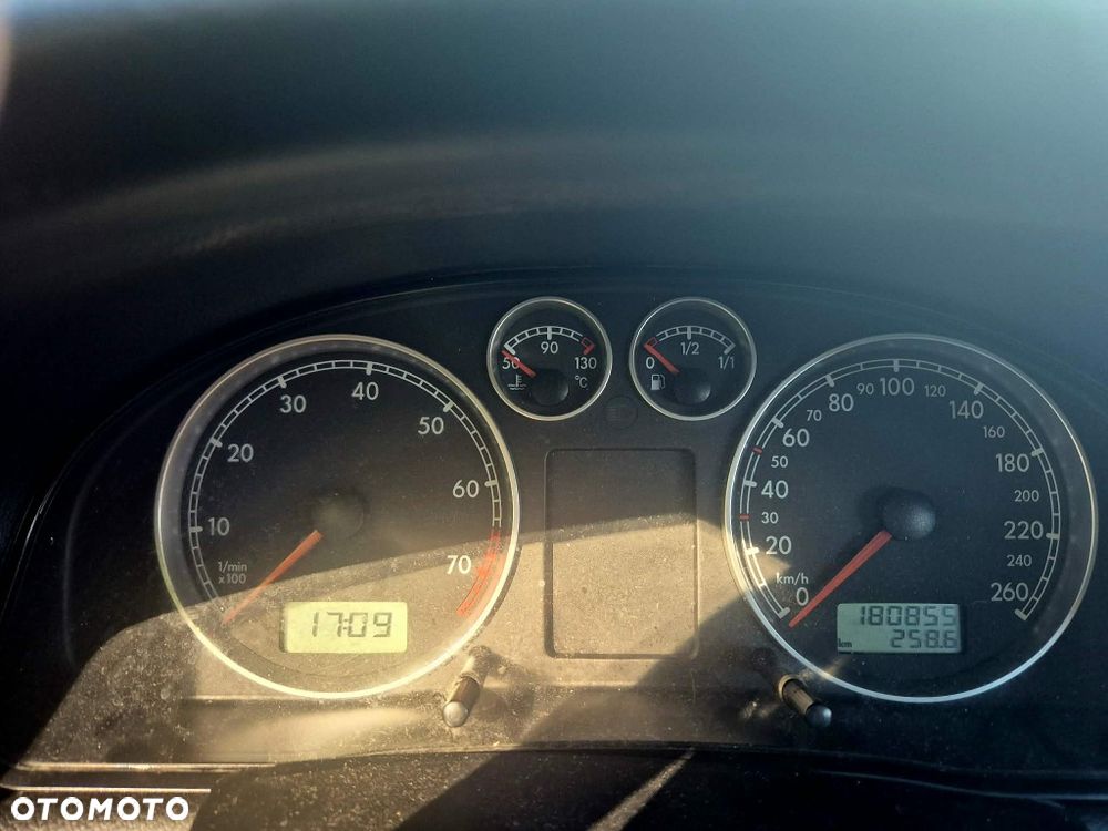 Volkswagen Passat - 5
