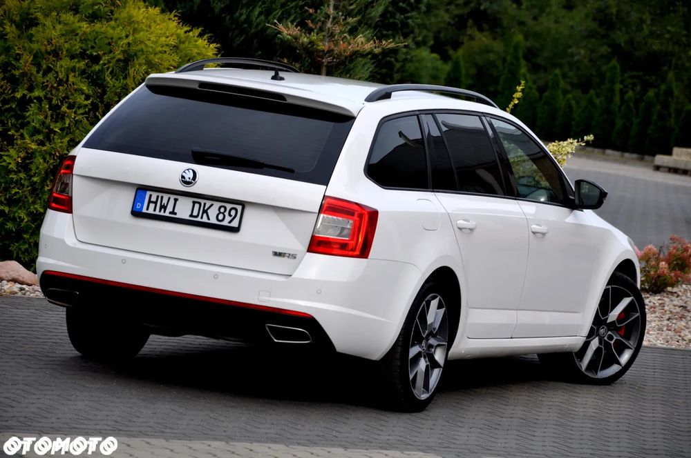 Skoda Octavia Combi 2.0 TDI DSG RS - 17
