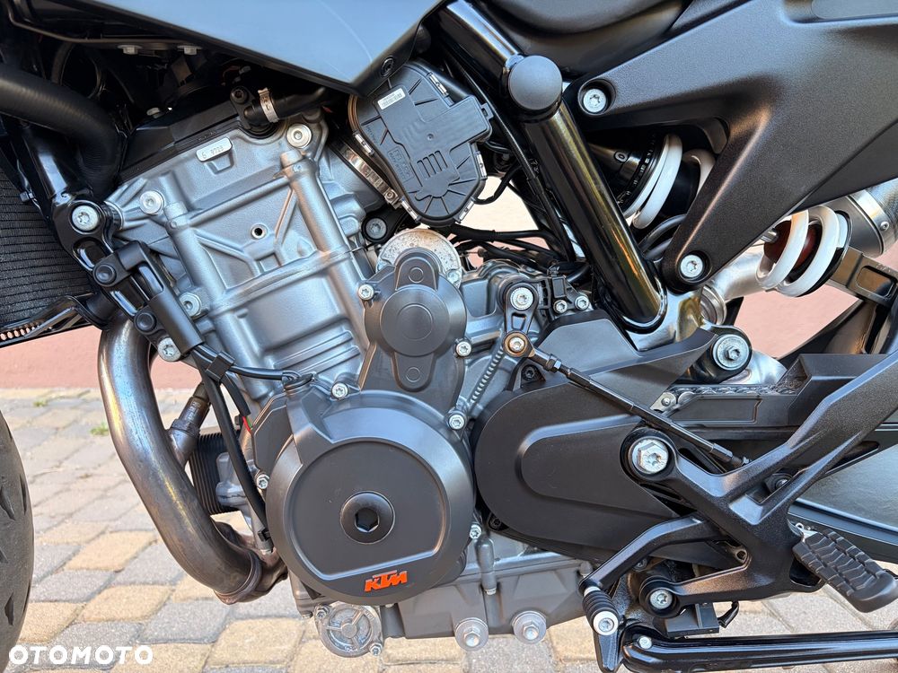 KTM DUKE 890 - 17