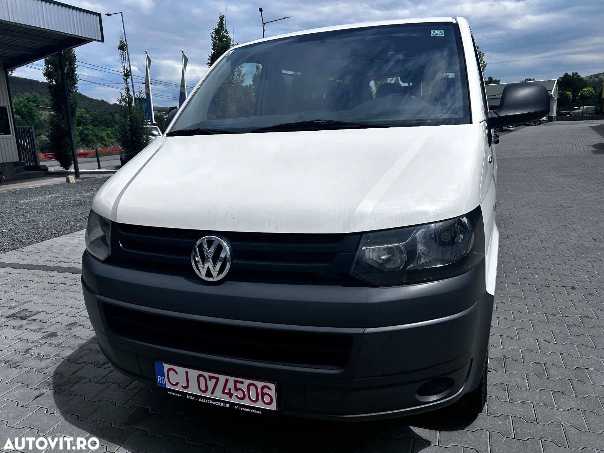 Volkswagen Caravelle - 1