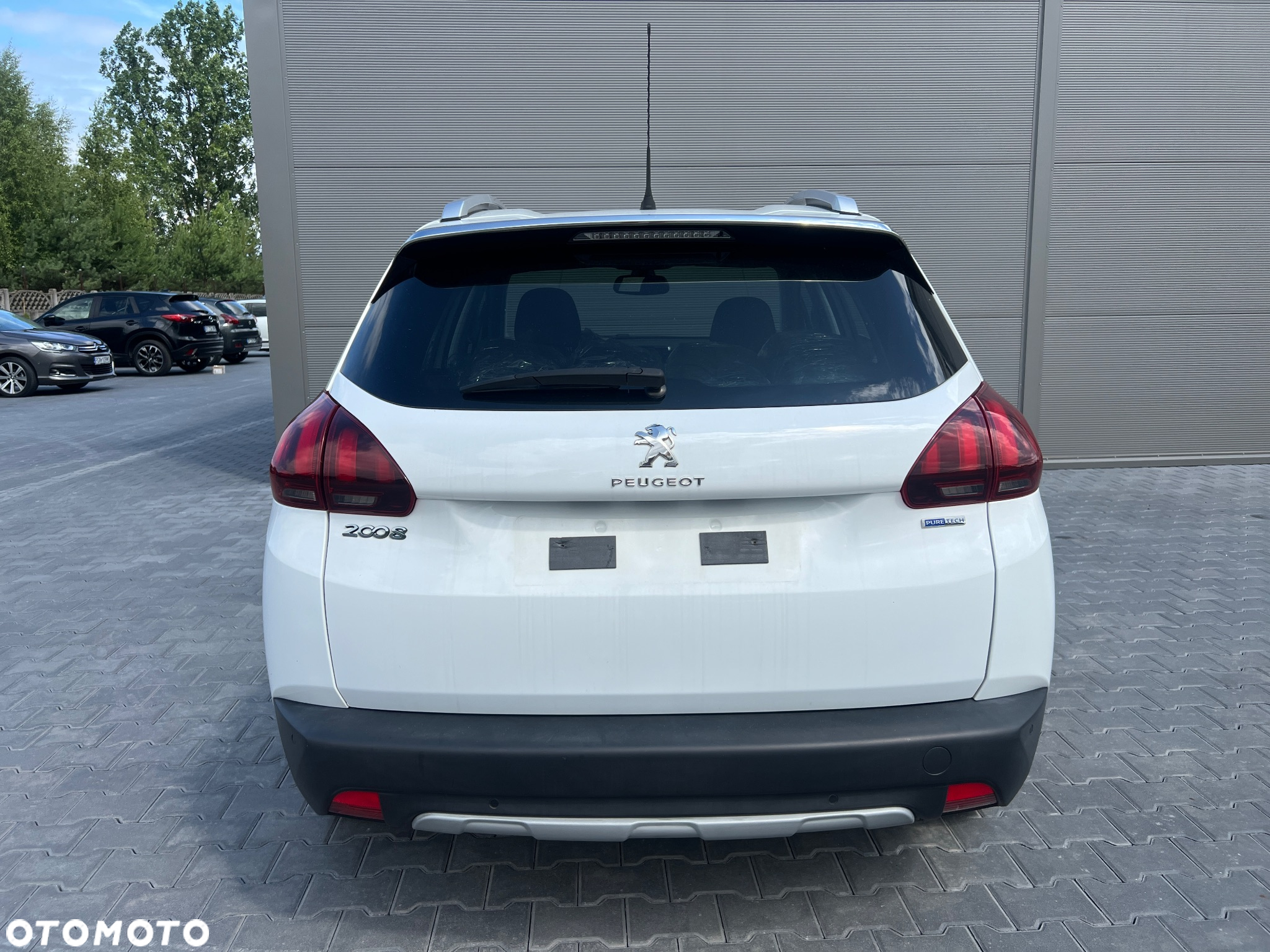 Peugeot 2008 1.2 Pure Tech Allure S&S - 11