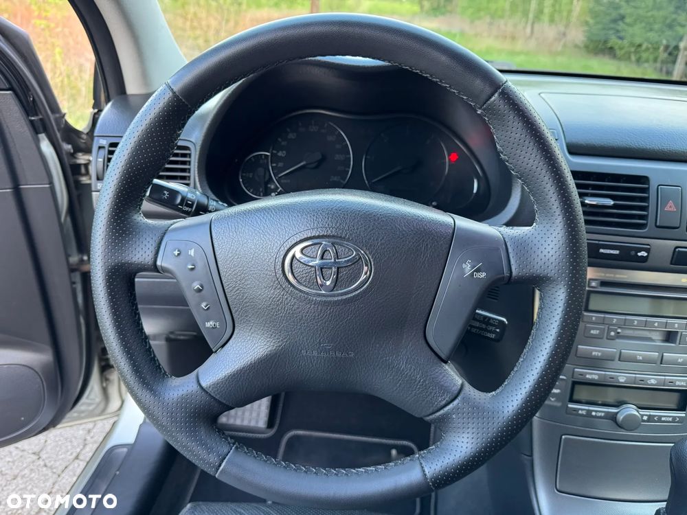 Toyota Avensis 2.0 D-4D Executive - 11
