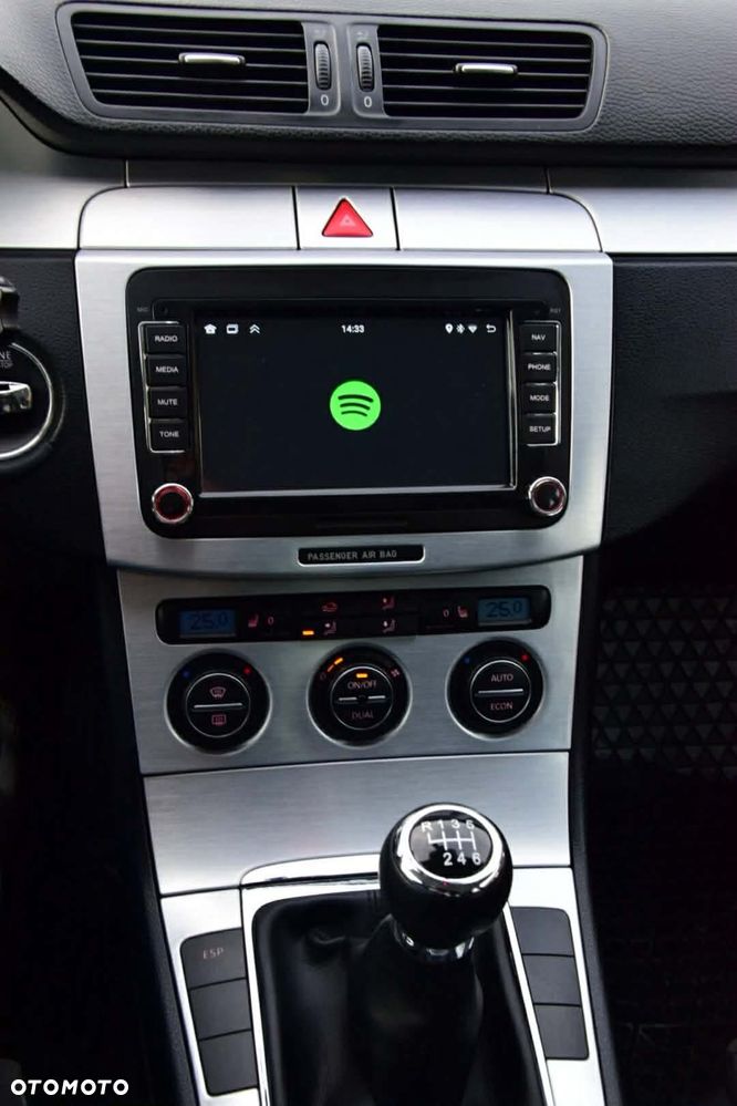 Volkswagen Passat 2.0 TDI Highline - 11