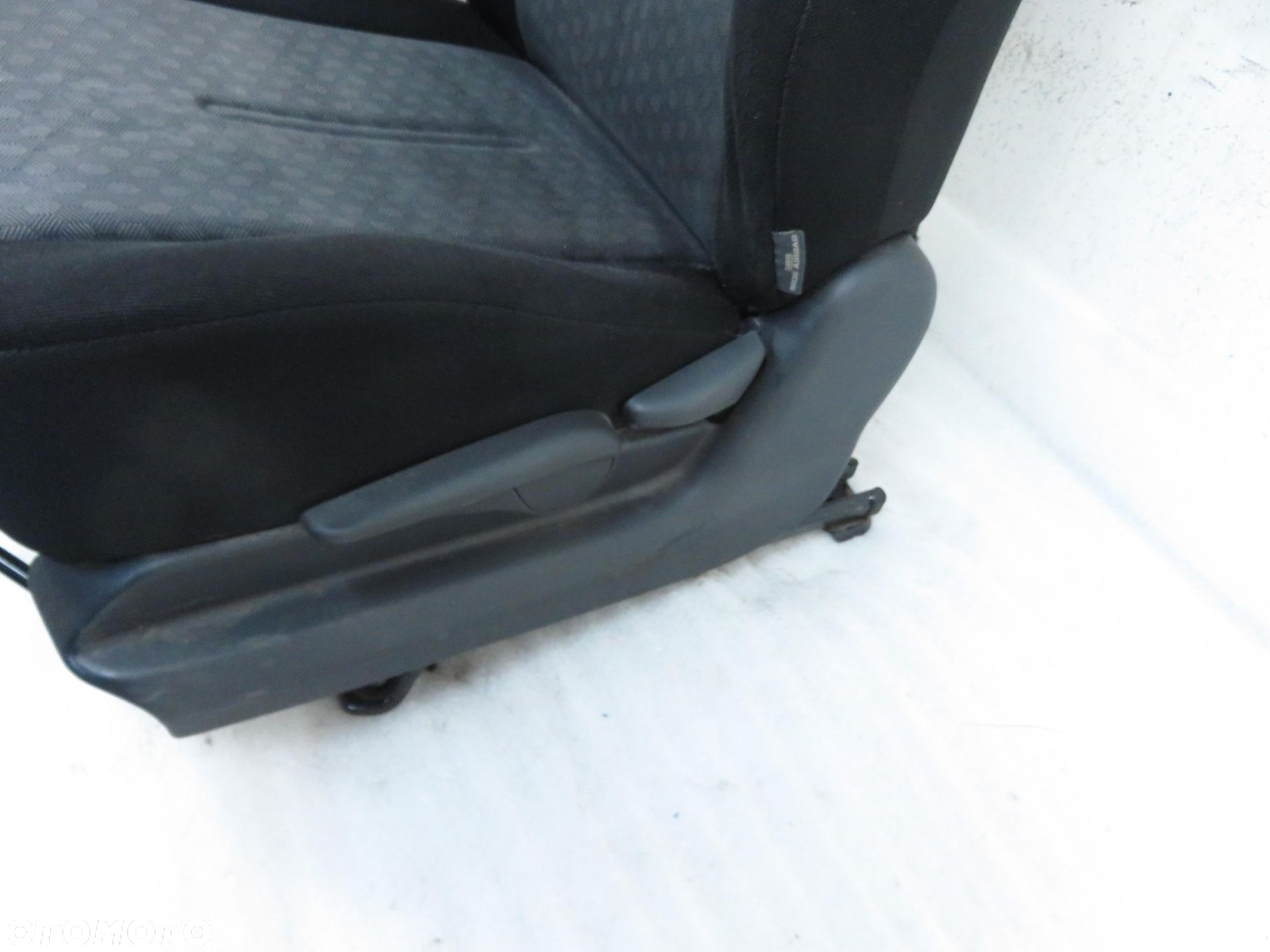 FOTELE KOMPLET TOYOTA URBAN CRUISER (_P1_) - 2