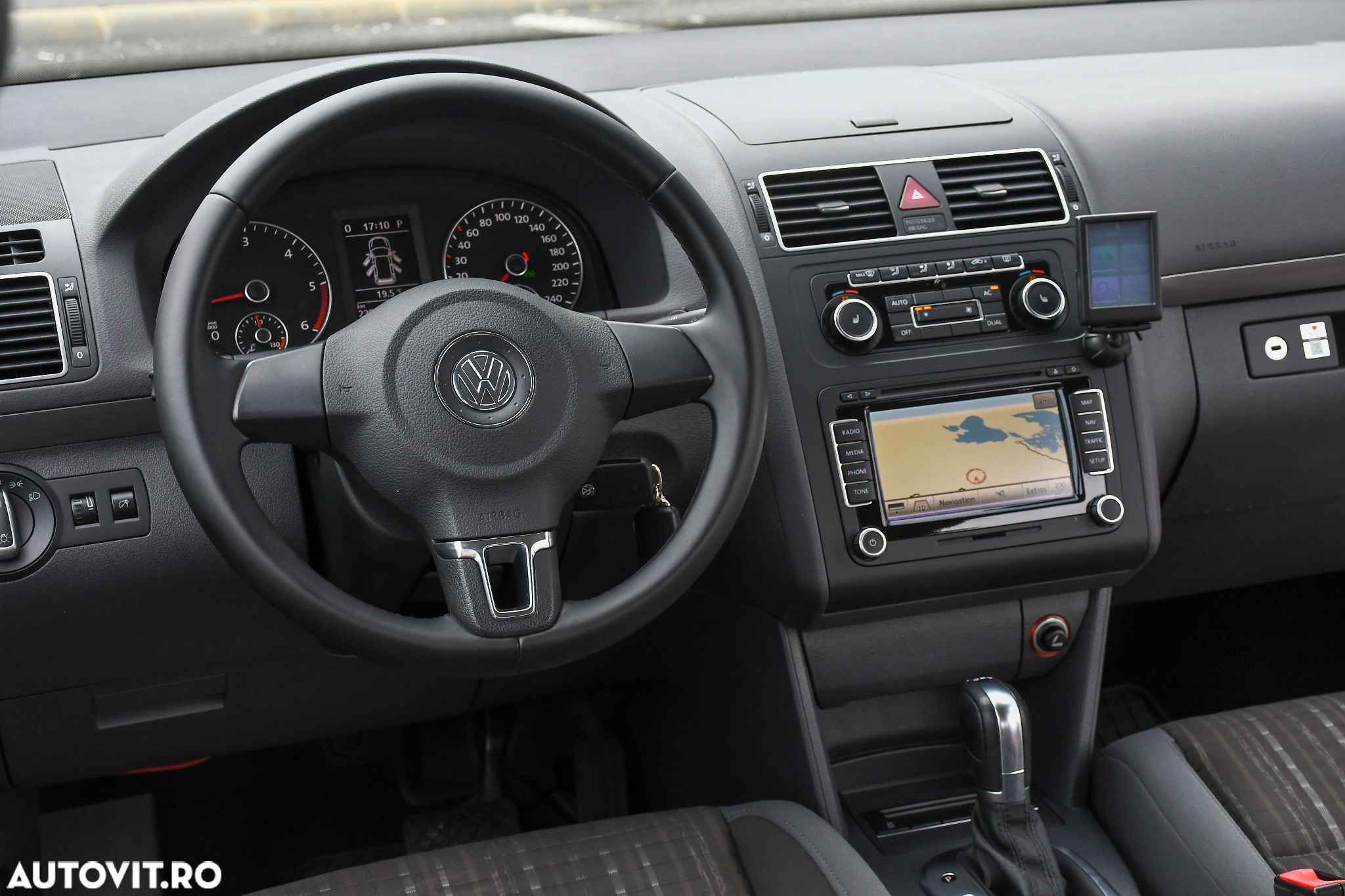 Volkswagen Touran 2.0 TDI DPF DSG Cross - 14