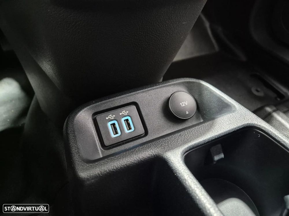 Ford Transit Connect Outro - 34