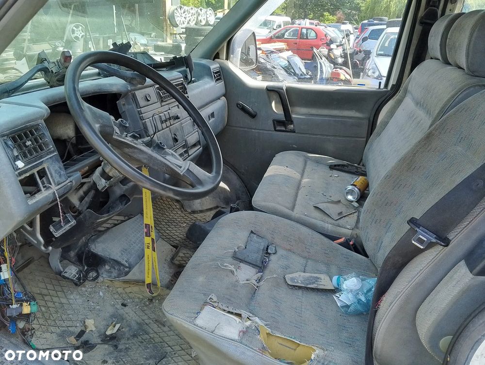 Volkswagen Transporter T4 (90-96r.) 2.4 D 77KM. Silnik AUY Skrzynia EHH lakier R-902 R902 T7 . Cały na części. GWARANCJA !!! Przód Tył Zestaw Komplet Drzwi Klapa Zderzak Błotnik Maska Grill Atrapa Szyba Pas Lampa Lusterko Boczki Fotel Kanapa Kokpit Deska Rozdzielcza Przełącznik Włącznik Sterownik Przewody Wiązka Instalacja Moduł Komputer Czujnik Listwa Pompa Alternator Wtryski Głowica Rozrusznik Kompresor Sprzęgło Dwumas Silnik Skrzynia ABS Klimatyzacji Paliwa Wspomagania Kolektor Turbina Przepustnica Zawór Chłodnica Koło Hak Belka Sanki Zawieszenie Mcpherson Półoś Amortyzator Wydech Tłumik Zacisk Most - 8