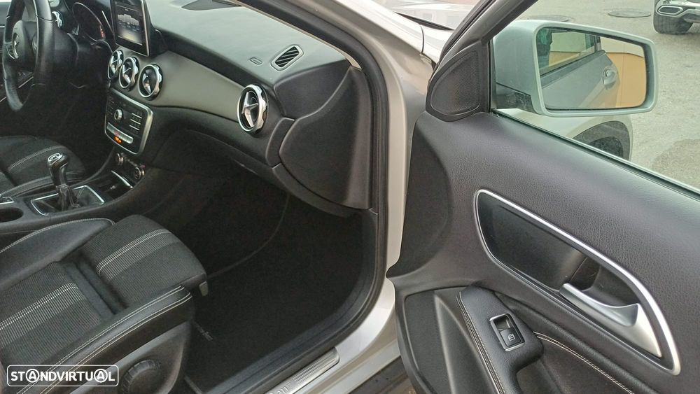 Mercedes-Benz GLA 180 d Urban - 12