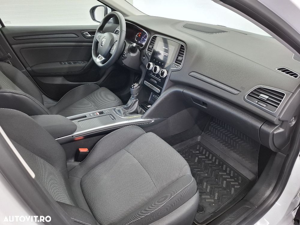 Renault Megane TCE 140 Equilibre - 12