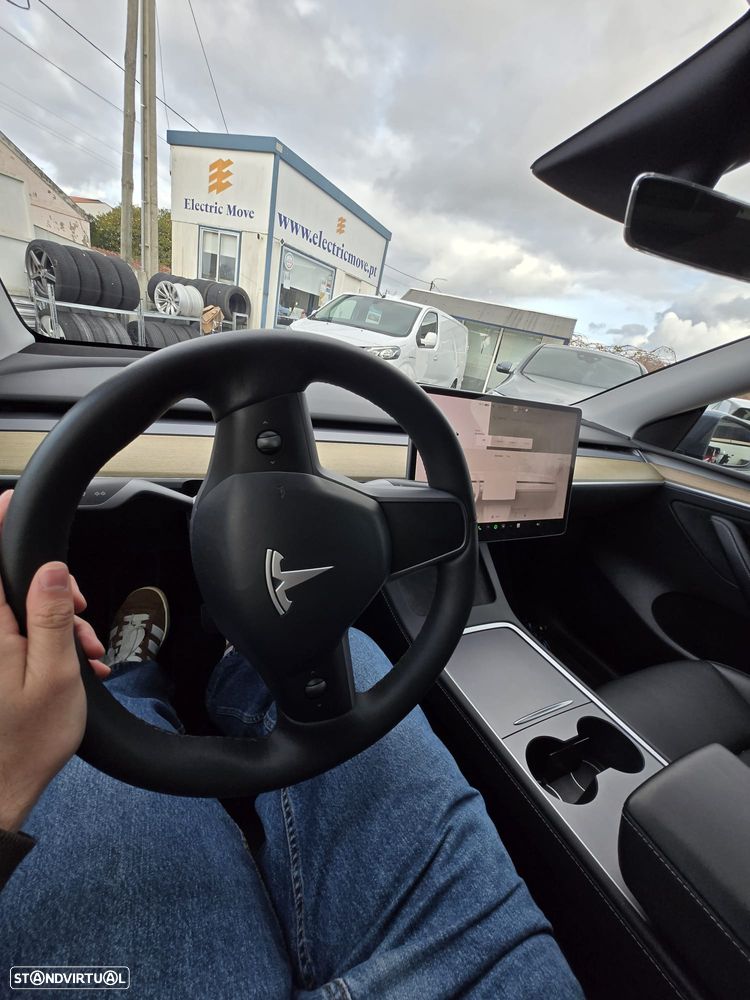 Tesla Model Y RWD - 10