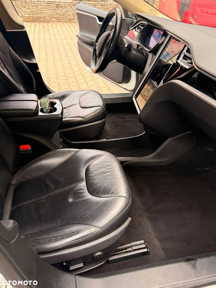 Tesla Model S - 13