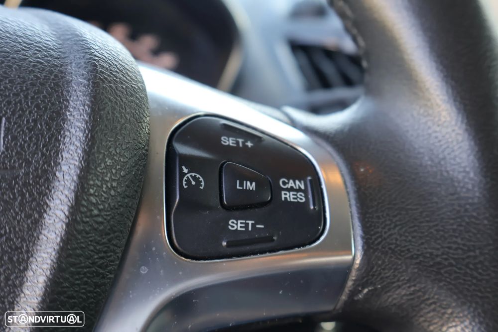 Ford Tourneo Courier 1.0 EcoBoost Ambiente - 19