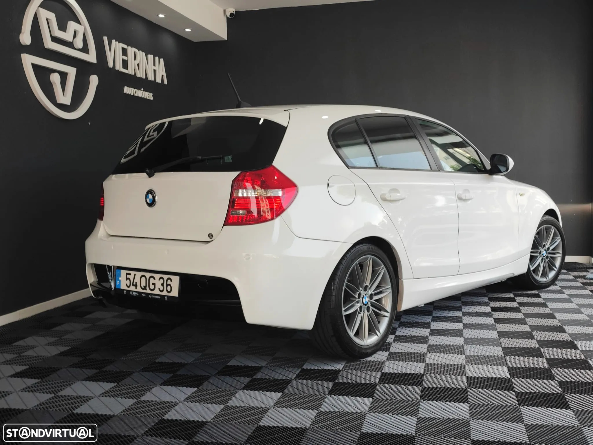 BMW 118 d Pack M - 12