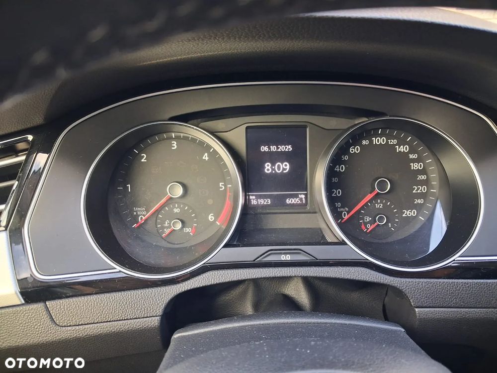 Volkswagen Passat - 4