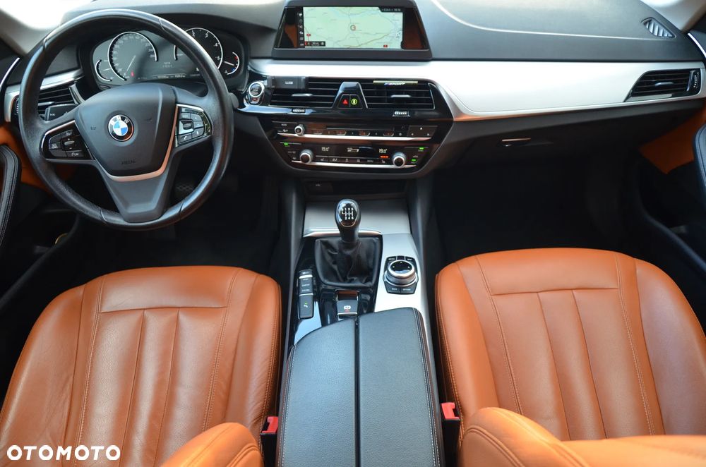 BMW Seria 5 520d M Sport - 8
