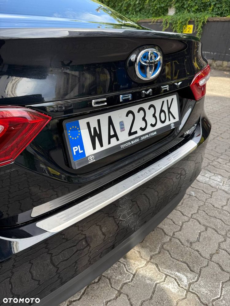 Toyota Camry Executive - 16
