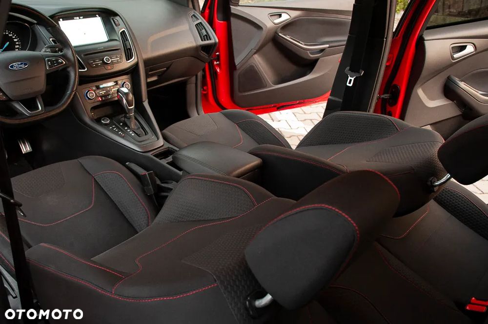 Ford Focus SW 1.5 EcoBoost S&S ST-LINE - 22