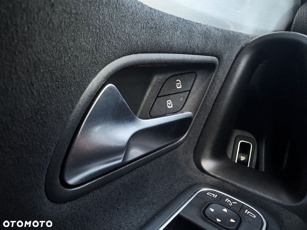 Mercedes-Benz CLA - 33