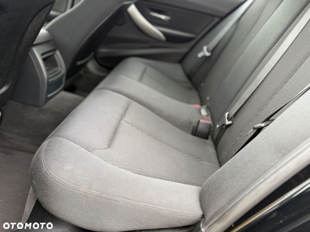 BMW Seria 3 316i - 13