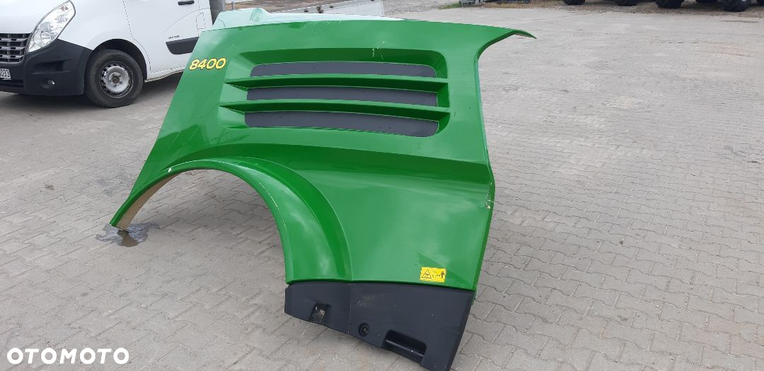 Osłona boczna lewa pokrywa drzwi do Sieczkarni John Deere 8200 8300 8400 - 2