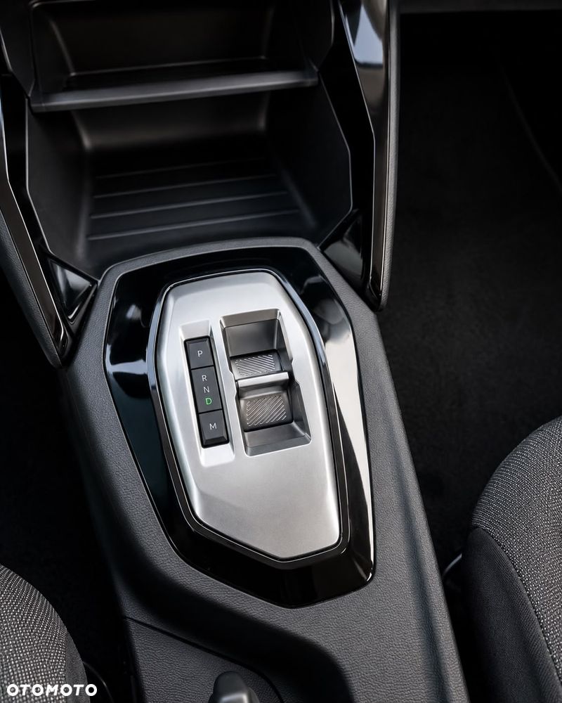 Peugeot 208 - 5