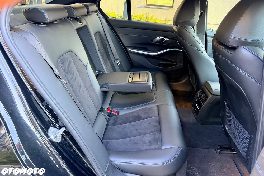 BMW Seria 3 320d xDrive M Sport sport - 17