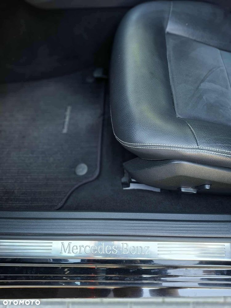 Mercedes-Benz Klasa E 300 CDI BlueEff - 13