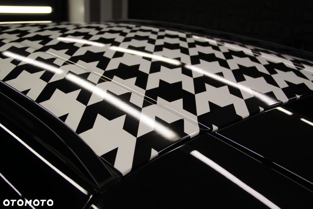 Mercedes-Benz GLA 180 7G-DCT - 17