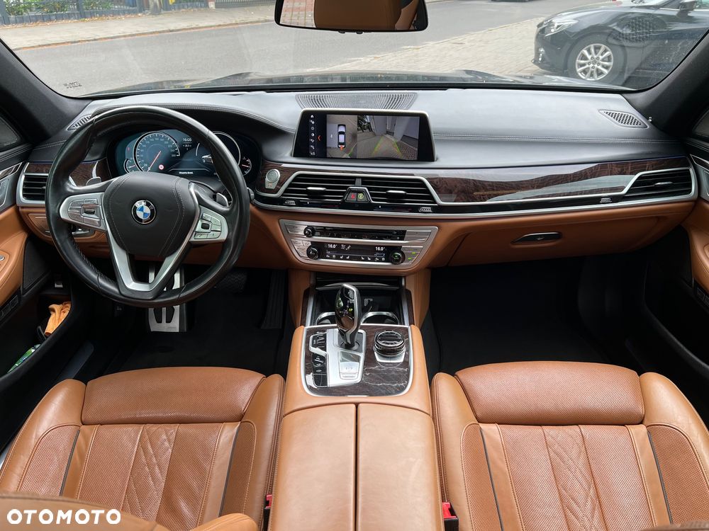 BMW Seria 7 750Li - 12