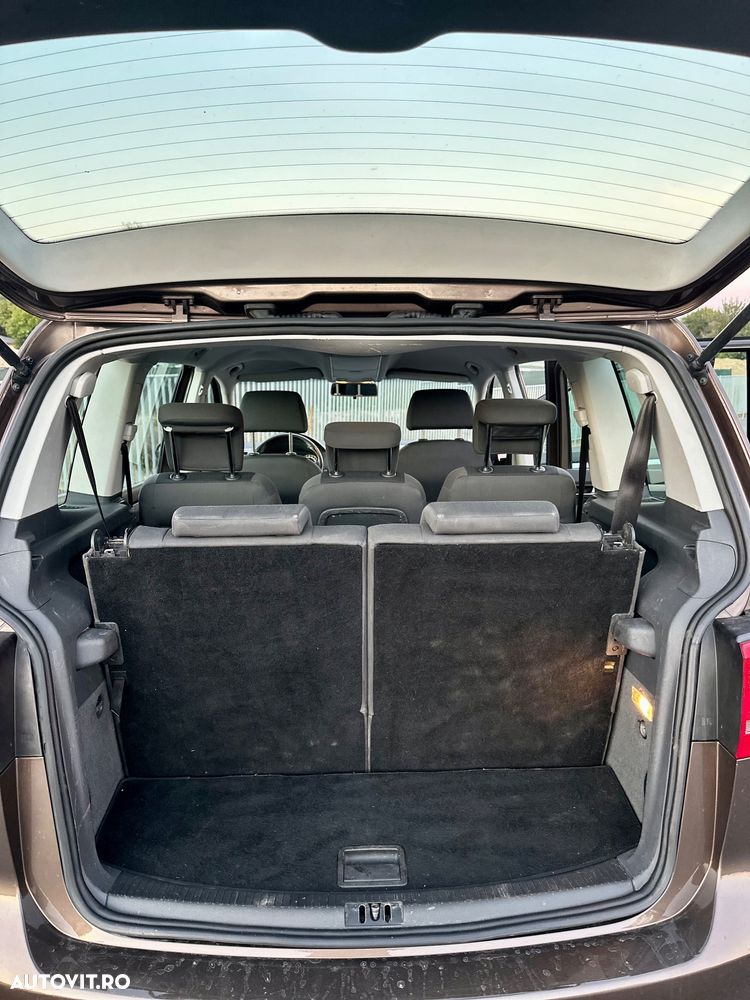 Volkswagen Touran - 10