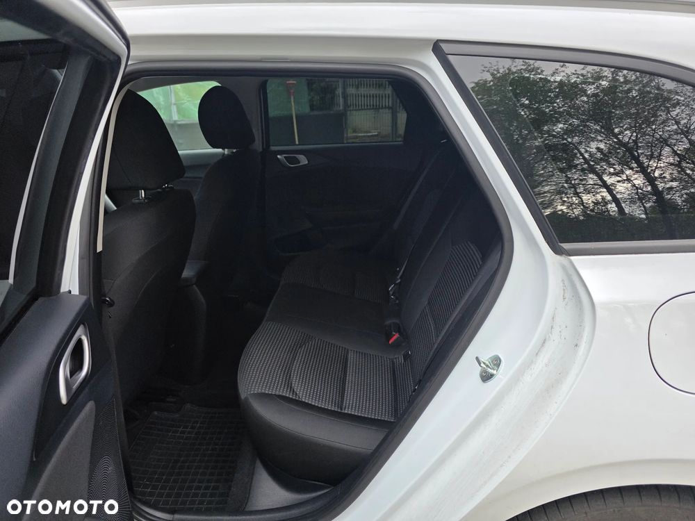 Kia Ceed 1.6 CRDi mHEV S - 10