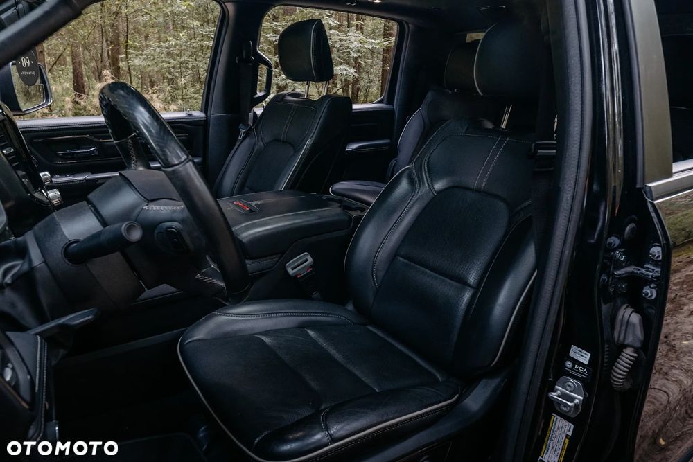 RAM 1500 Crew Cab Shortbed Limited - 25