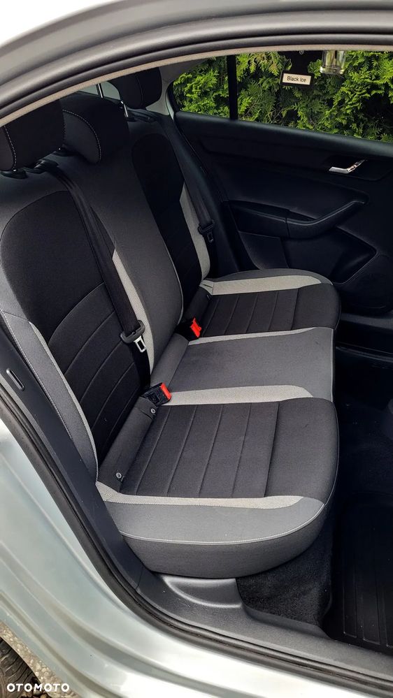 Skoda RAPID 1.0 TSI Style - 27