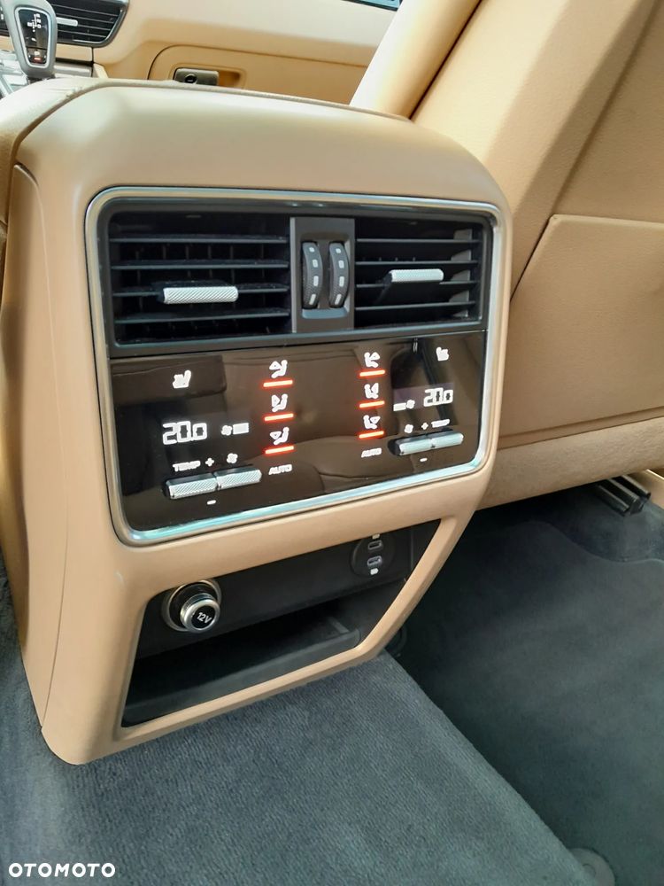 Porsche Cayenne - 11
