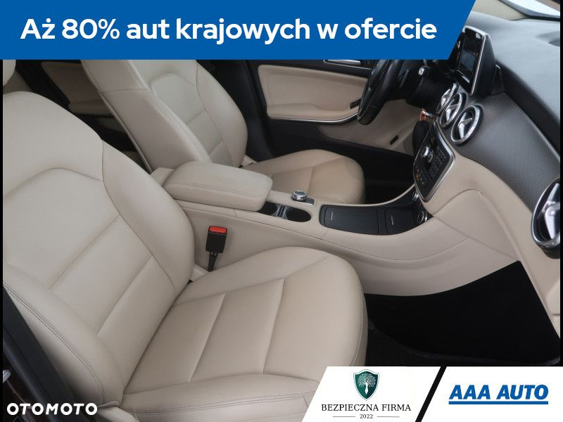 Mercedes-Benz GLA - 10