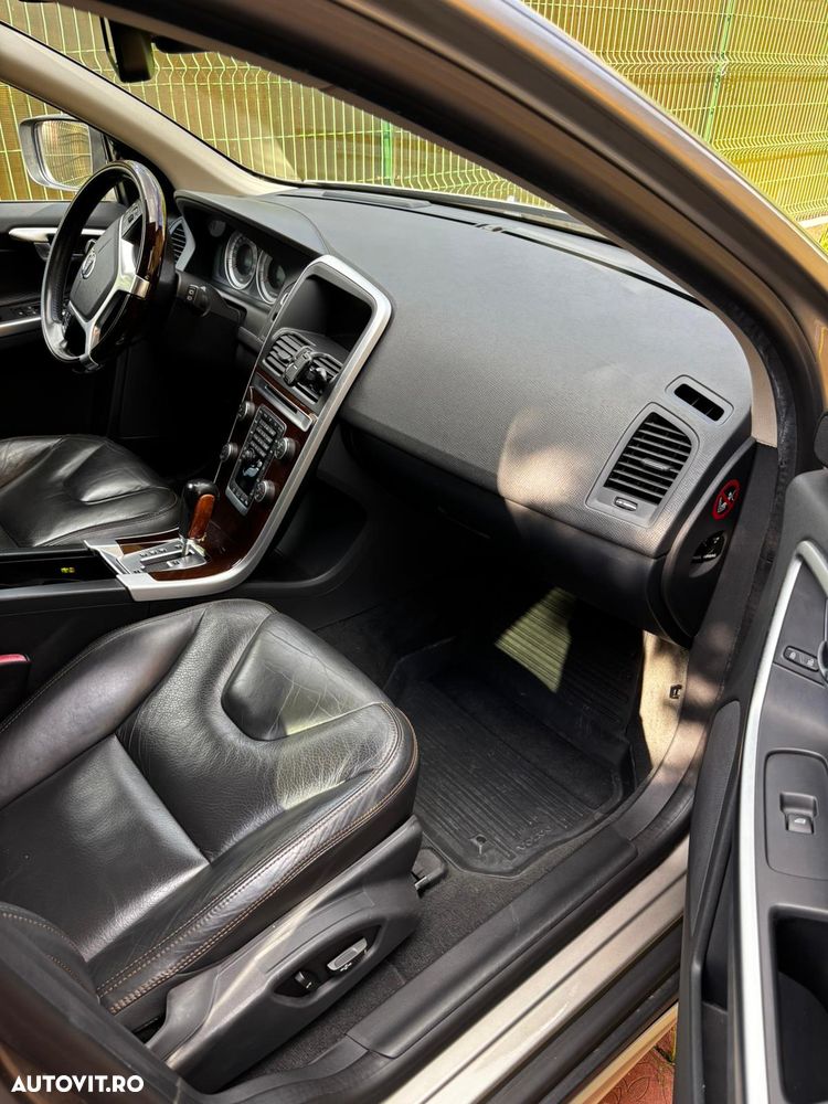 Volvo XC 60 D5 AWD Summum - 11