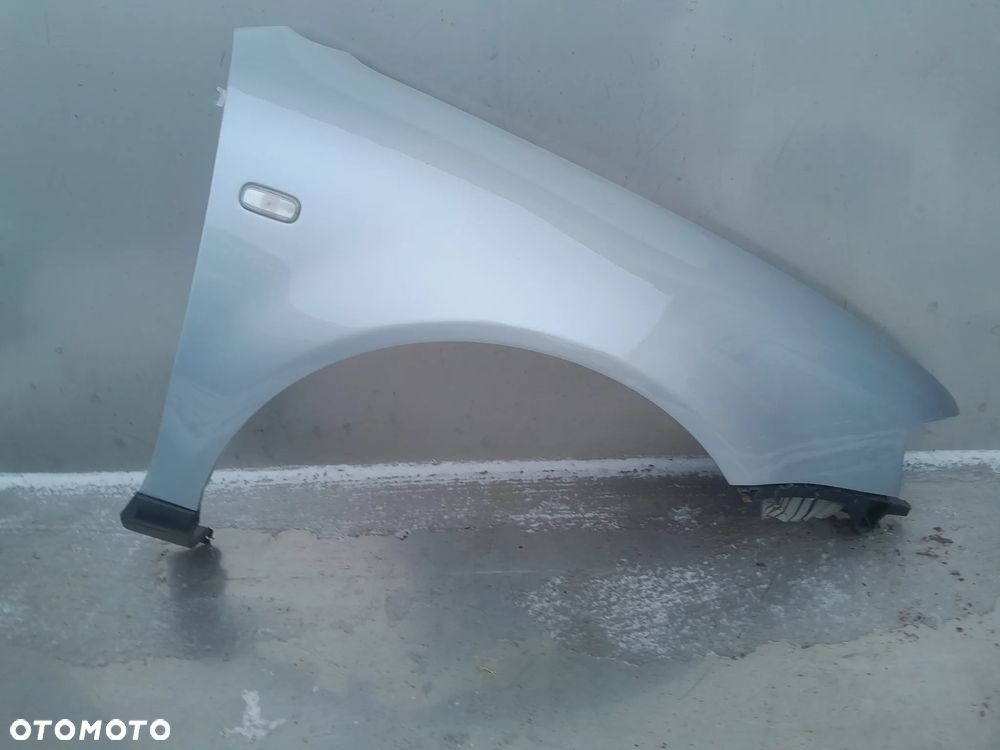 błotnik Audi A3 8L lift LY7M - 1