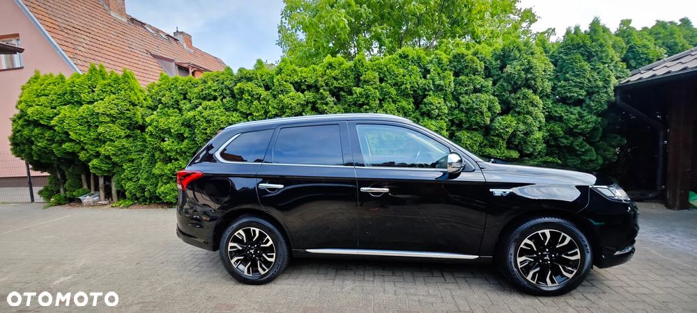 Mitsubishi Outlander Instyle NAVI + - 24