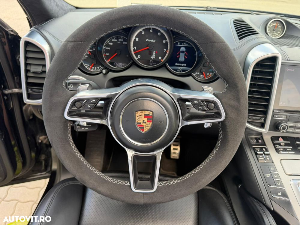 Porsche Cayenne 4.8 L Turbo - 10