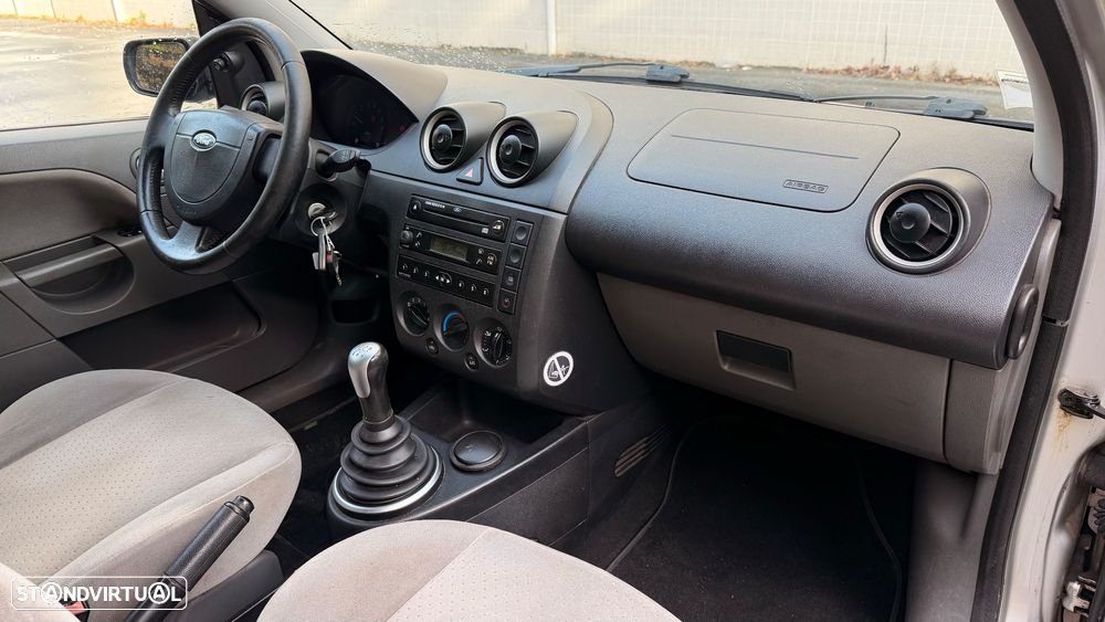 Ford Fiesta 1.25 Ambiente - 26