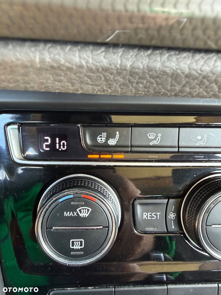 Volkswagen Touran 2.0 TDI SCR DSG Join - 34